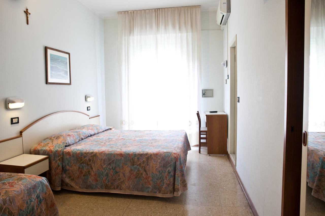 Hotel Latini Rimini Eksteriør bilde