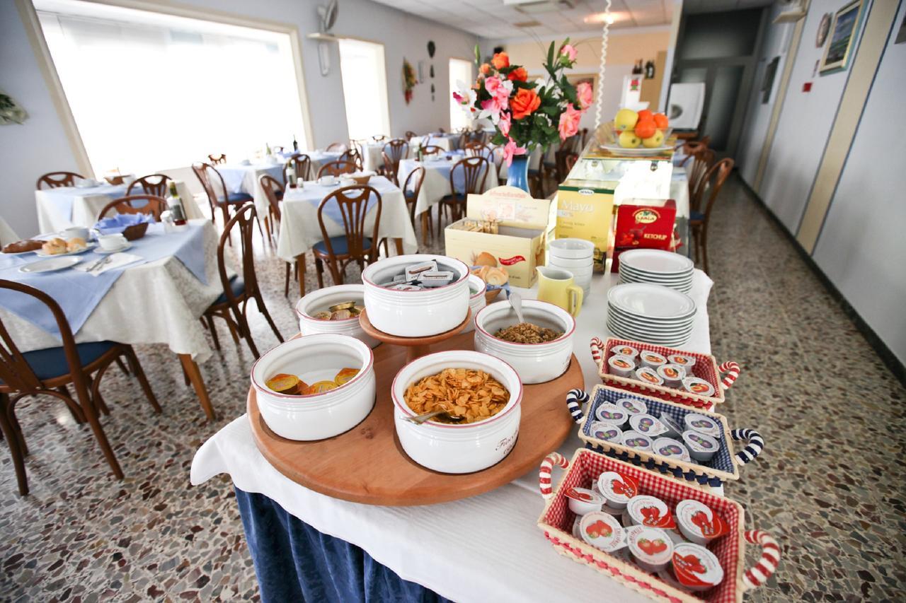 Hotel Latini Rimini Eksteriør bilde