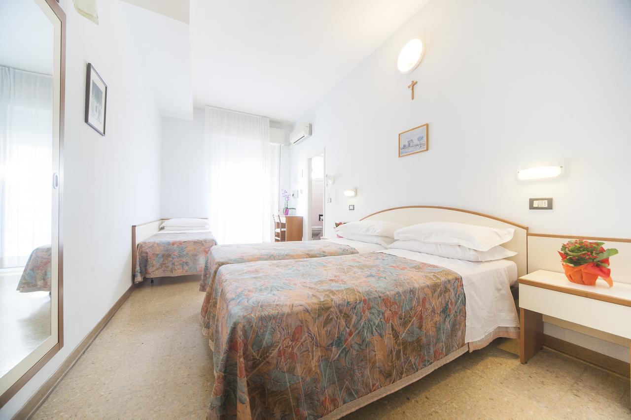 Hotel Latini Rimini Eksteriør bilde