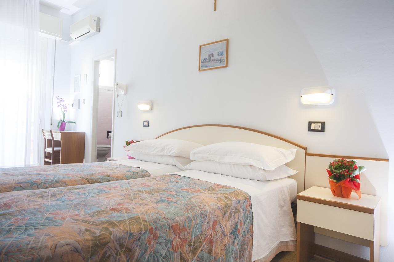 Hotel Latini Rimini Eksteriør bilde
