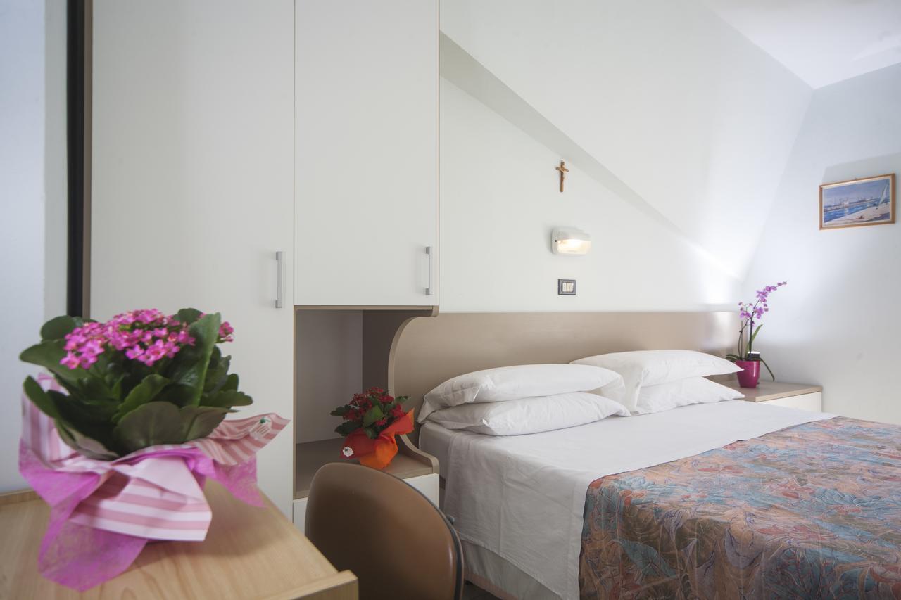 Hotel Latini Rimini Eksteriør bilde