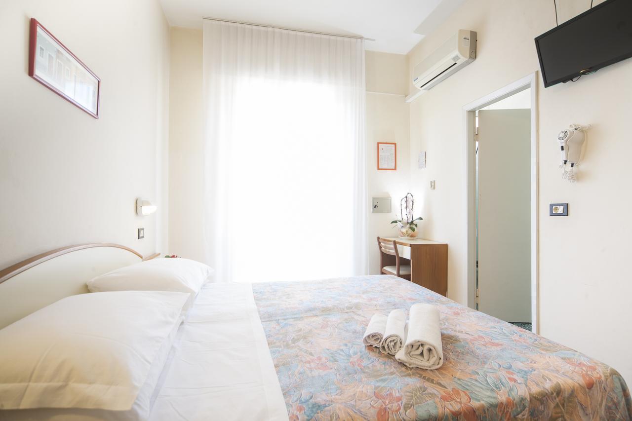 Hotel Latini Rimini Eksteriør bilde
